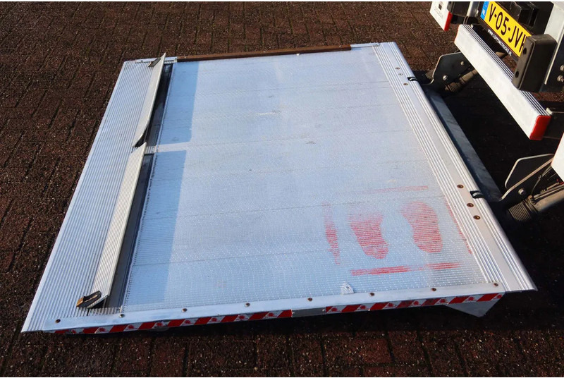 Iveco Daily 35C16 Carrier Xarios 350 Koel+Vries+verwarmen + stekker 220 volt, Dhollandia 750 kg klep - Малотоннажный рефрижератор: фото 5 Iveco Daily 35C16 Carrier Xarios 350 Koel+Vries+verwarmen + stekker 220 volt, Dhollandia 750 kg klep - Малотоннажный рефрижератор: фото 5