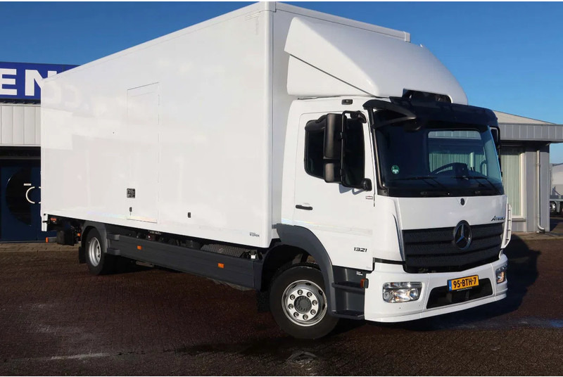 Mercedes-Benz Atego 1321L Bakwagen Laadklep 2000kg / 3 Stoelen!! - Грузовик с закрытым кузовом: фото 2 Mercedes-Benz Atego 1321L Bakwagen Laadklep 2000kg / 3 Stoelen!! - Грузовик с закрытым кузовом: фото 2