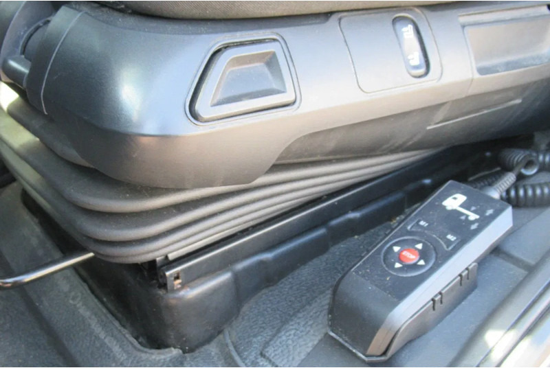 Тягач Mercedes-Benz Antos 1833 L: фото 6