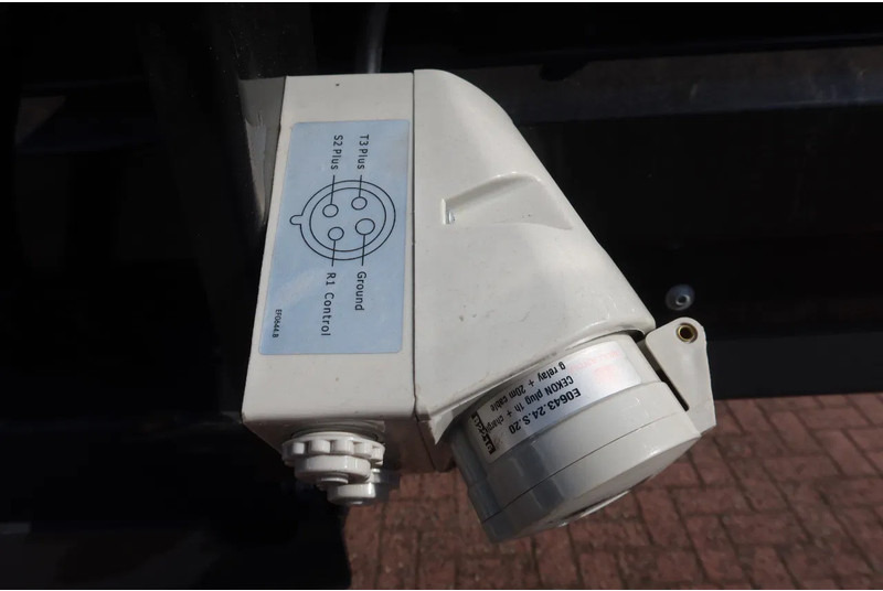 Полуприцеп-фургон Wielton 3 Asser. Gesloten met Dhollandia klep 2500 kg Lift as: фото 18 Полуприцеп-фургон Wielton 3 Asser. Gesloten met Dhollandia klep 2500 kg Lift as: фото 18