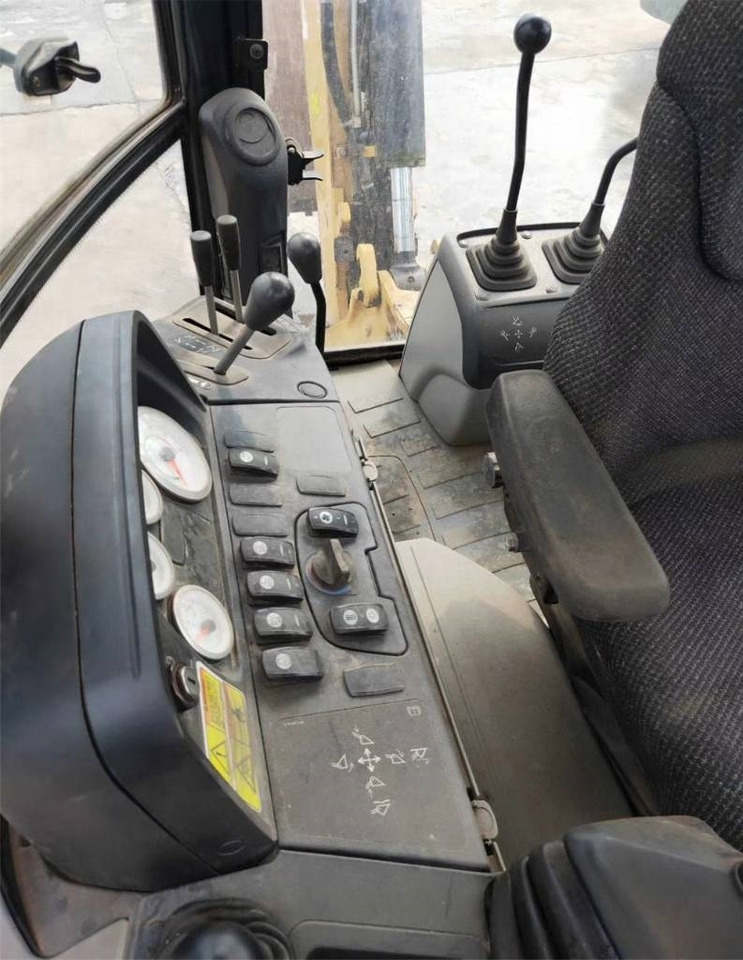 CAT 416E - Экскаватор-погрузчик: фото 5 CAT 416E - Экскаватор-погрузчик: фото 5