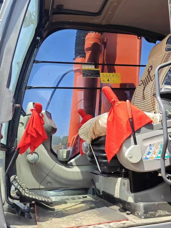 Hitachi ZX200 - Гусеничный экскаватор: фото 4 Hitachi ZX200 - Гусеничный экскаватор: фото 4