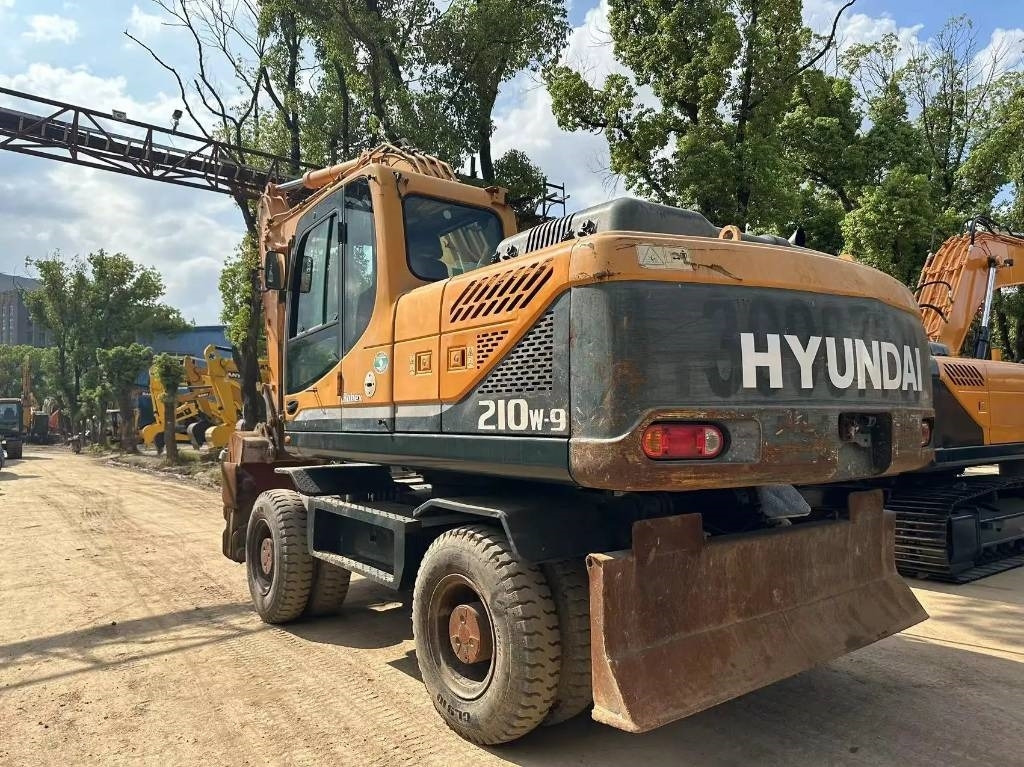 Hyundai R210W-9 - Колёсный экскаватор: фото 5 Hyundai R210W-9 - Колёсный экскаватор: фото 5