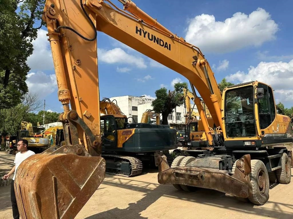 Hyundai R210W-9 - Колёсный экскаватор: фото 4 Hyundai R210W-9 - Колёсный экскаватор: фото 4