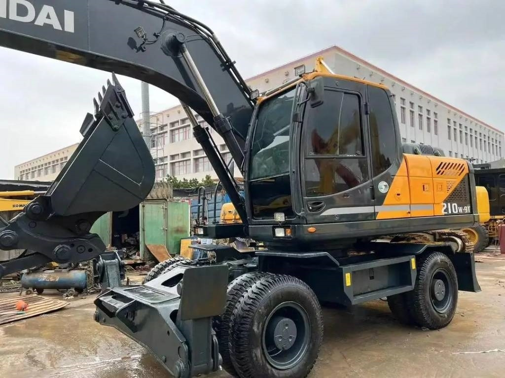 Hyundai R210W-9 - Колёсный экскаватор: фото 3 Hyundai R210W-9 - Колёсный экскаватор: фото 3