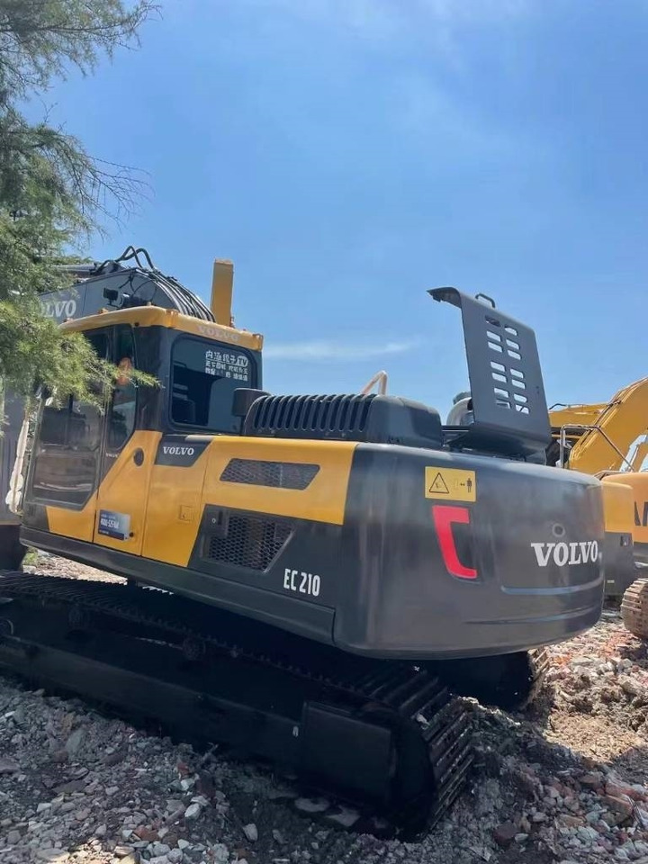 Volvo EC210D - Гусеничный экскаватор: фото 2 Volvo EC210D - Гусеничный экскаватор: фото 2