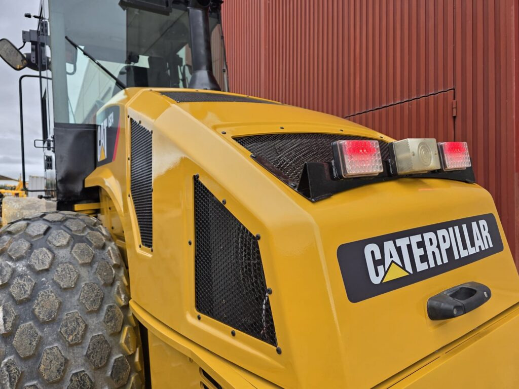 CAT CS74 - Каток: фото 4 CAT CS74 - Каток: фото 4