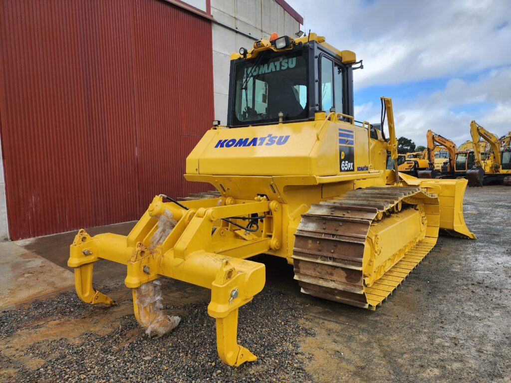 KOMATSU D65PX-17 - Бульдозер: фото 2 KOMATSU D65PX-17 - Бульдозер: фото 2