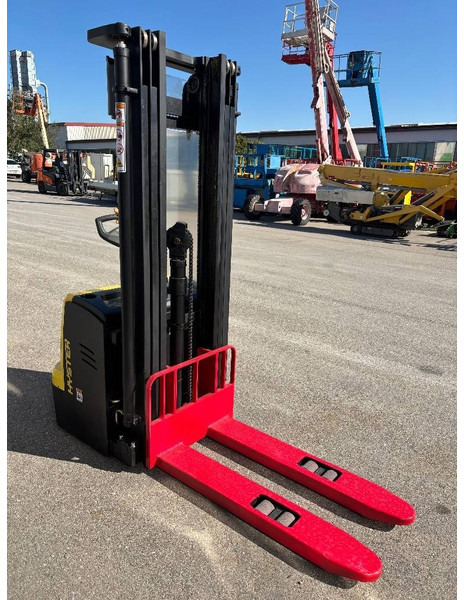 Hyster S1.5UT Hochhubwagen 4500mm - Штабелер: фото 4 Hyster S1.5UT Hochhubwagen 4500mm - Штабелер: фото 4