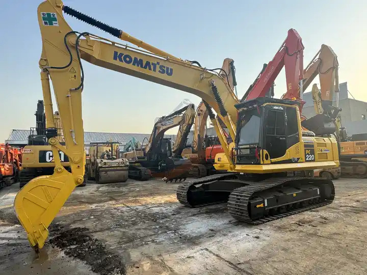 2020 Year Komastu Crawler Excavator Pc220-8 Pc220lc-8 In Excellent Condition,22ton Used Komatsu Excavator For Sale In Shanghai - Гусеничный экскаватор: фото 3 2020 Year Komastu Crawler Excavator Pc220-8 Pc220lc-8 In Excellent Condition,22ton Used Komatsu Excavator For Sale In Shanghai - Гусеничный экскаватор: фото 3