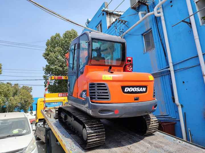 Awesome Performance Korea Imported Small Scale Used Doosan Dh60 Dh55 Dh150 Dx60 Dx225 Excavator nice condition - Гусеничный экскаватор: фото 4 Awesome Performance Korea Imported Small Scale Used Doosan Dh60 Dh55 Dh150 Dx60 Dx225 Excavator nice condition - Гусеничный экскаватор: фото 4