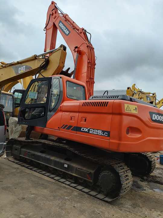 Awesome Performance Korea Imported Small Scale Used Doosan Dx60 dx225 dh55 dh60 DH150 Excavator in Shanghai good price - Гусеничный экскаватор: фото 2 Awesome Performance Korea Imported Small Scale Used Doosan Dx60 dx225 dh55 dh60 DH150 Excavator in Shanghai good price - Гусеничный экскаватор: фото 2