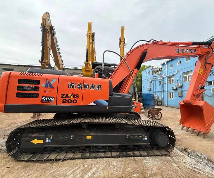 Excavator used Hitachi ZX200 ZX120, excavator original japan Hitachi, excavator original Japan used excavator Hitachi - Гусеничный экскаватор: фото 1 Excavator used Hitachi ZX200 ZX120, excavator original japan Hitachi, excavator original Japan used excavator Hitachi - Гусеничный экскаватор: фото 1