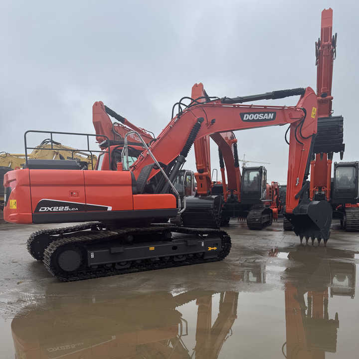 Good Quality Original 23ton Doosan DX225LCA Used Large Excavators for Sale at Low Price Secondhand Doosan225LCA Heavy Digger - Гусеничный экскаватор: фото 1 Good Quality Original 23ton Doosan DX225LCA Used Large Excavators for Sale at Low Price Secondhand Doosan225LCA Heavy Digger - Гусеничный экскаватор: фото 1