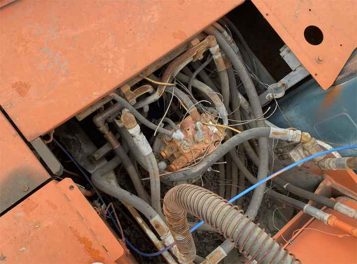 Hot sale Used Hitachi EX200-3 digger 20ton Excavator second hand excavator - Гусеничный экскаватор: фото 3 Hot sale Used Hitachi EX200-3 digger 20ton Excavator second hand excavator - Гусеничный экскаватор: фото 3