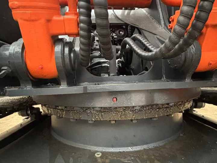 Hot sale Used Hitachi ZX200-3 digger 20ton Excavator second hand excavator - Гусеничный экскаватор: фото 3 Hot sale Used Hitachi ZX200-3 digger 20ton Excavator second hand excavator - Гусеничный экскаватор: фото 3