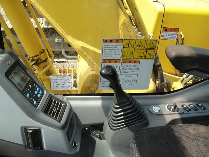 Hot sale low price Komatsu PC130-7 medium used machine hydraulic crawler backhoe digger 13ton used excavators - Гусеничный экскаватор: фото 5 Hot sale low price Komatsu PC130-7 medium used machine hydraulic crawler backhoe digger 13ton used excavators - Гусеничный экскаватор: фото 5