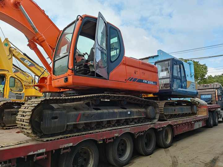 Hydraulic Excavator Doosan DX225LC and More Used Excavator from Korea - Гусеничный экскаватор: фото 2 Hydraulic Excavator Doosan DX225LC and More Used Excavator from Korea - Гусеничный экскаватор: фото 2