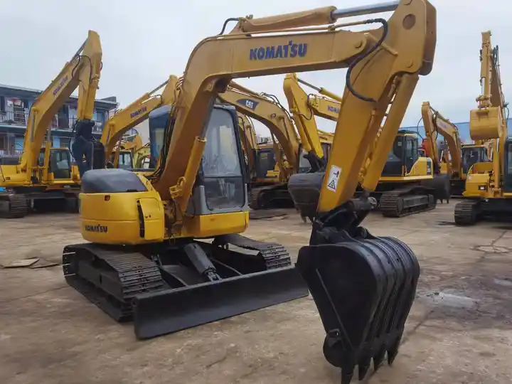 Japan Surplus Backhoe Excavator Komatsu Pc78us Pc60 Tracked Excavator With Blade Dozer For The Philippines in Shanghai - Гусеничный экскаватор: фото 3 Japan Surplus Backhoe Excavator Komatsu Pc78us Pc60 Tracked Excavator With Blade Dozer For The Philippines in Shanghai - Гусеничный экскаватор: фото 3