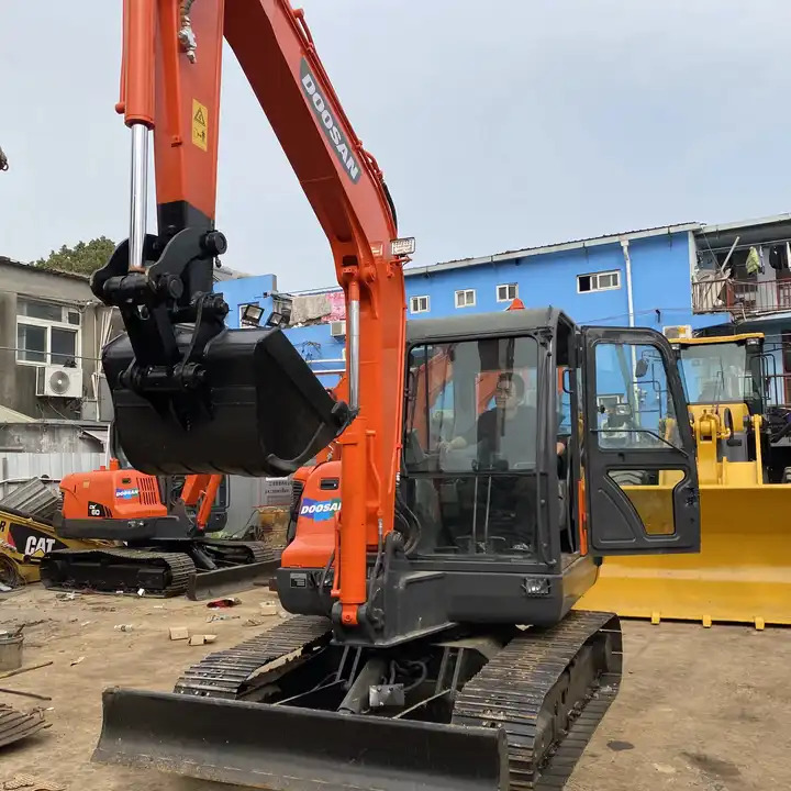 Original 6ton Doosan Dx60 used Hydraulic Crawler mini Excavator Doosan DX60 Excavator in Stock - Гусеничный экскаватор: фото 1 Original 6ton Doosan Dx60 used Hydraulic Crawler mini Excavator Doosan DX60 Excavator in Stock - Гусеничный экскаватор: фото 1