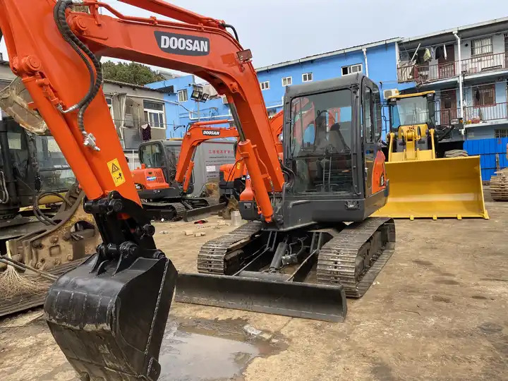 Original 6ton Doosan Dx60 used Hydraulic Crawler mini Excavator Doosan DX60 Excavator in Stock - Гусеничный экскаватор: фото 3 Original 6ton Doosan Dx60 used Hydraulic Crawler mini Excavator Doosan DX60 Excavator in Stock - Гусеничный экскаватор: фото 3
