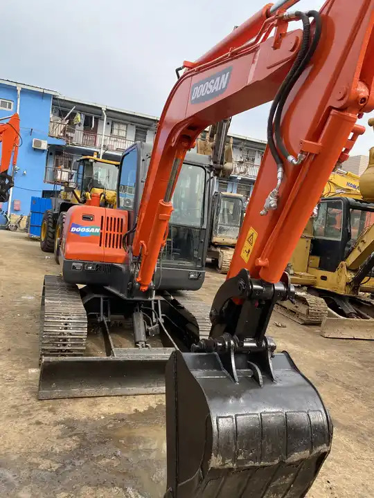 Original 6ton Doosan Dx60 used Hydraulic Crawler mini Excavator Doosan DX60 Excavator in Stock - Гусеничный экскаватор: фото 4 Original 6ton Doosan Dx60 used Hydraulic Crawler mini Excavator Doosan DX60 Excavator in Stock - Гусеничный экскаватор: фото 4