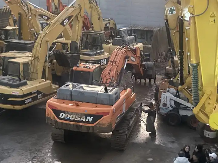 Original Doosan Dx420 Used Excavator/few Working Hours Used 420 Doosan Excavator Dx420 In Stock - Гусеничный экскаватор: фото 5 Original Doosan Dx420 Used Excavator/few Working Hours Used 420 Doosan Excavator Dx420 In Stock - Гусеничный экскаватор: фото 5