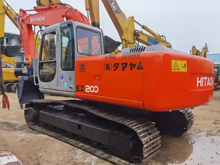 Popular Second Hand Hitachi Excavator Ex200 Used Hitachi Crawler Digger Original Made In Japan at Low Price For Sale - Гусеничный экскаватор: фото 2 Popular Second Hand Hitachi Excavator Ex200 Used Hitachi Crawler Digger Original Made In Japan at Low Price For Sale - Гусеничный экскаватор: фото 2