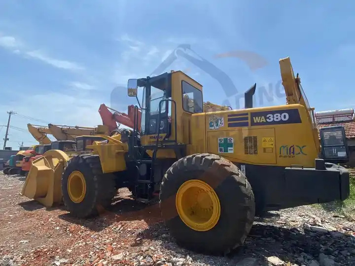 Second Hand Japan Made Komatsu Wa380-3 Front Loader Used Original Painting Komatsu Wa 380-3 in Stock for Sale - Колёсный погрузчик: фото 3 Second Hand Japan Made Komatsu Wa380-3 Front Loader Used Original Painting Komatsu Wa 380-3 in Stock for Sale - Колёсный погрузчик: фото 3