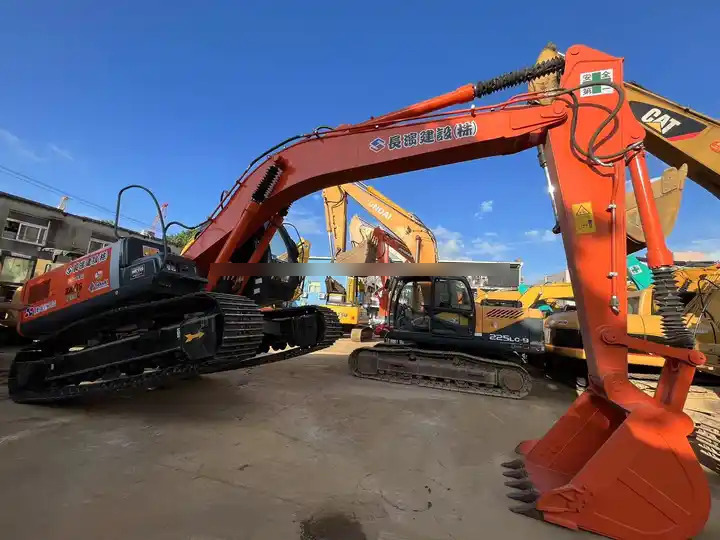 Used Japan Original Hitachi Excavator ZX200 ZX200-3G/ Second Hand 20 ton Excavator in stock for sale - Гусеничный экскаватор: фото 3 Used Japan Original Hitachi Excavator ZX200 ZX200-3G/ Second Hand 20 ton Excavator in stock for sale - Гусеничный экскаватор: фото 3