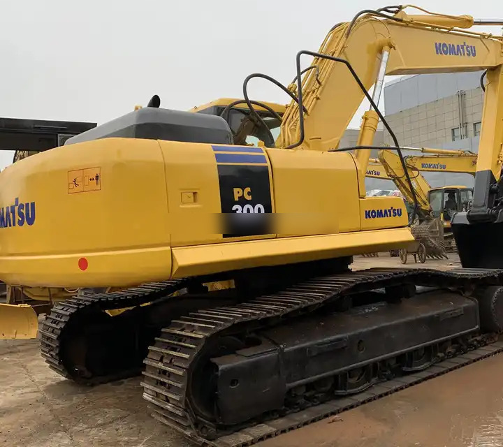Used Komatsu excavator Pc300-7 in good condition for sale - Гусеничный экскаватор: фото 1 Used Komatsu excavator Pc300-7 in good condition for sale - Гусеничный экскаватор: фото 1