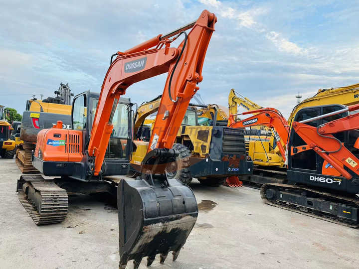 Used excavator doosan dx60 excavators earth-moving machinery doosan dx60 dx80 dx75 dx225 dh60 dh60-7for sale - Гусеничный экскаватор: фото 2 Used excavator doosan dx60 excavators earth-moving machinery doosan dx60 dx80 dx75 dx225 dh60 dh60-7for sale - Гусеничный экскаватор: фото 2