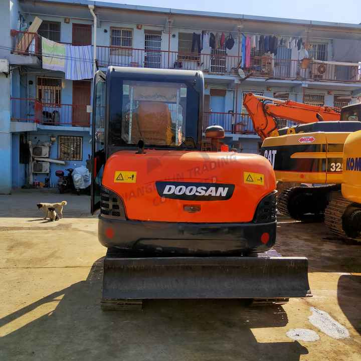 Used excavator doosan dx60 excavators earth-moving machinery doosan dx60 dx80 dx75 dx225 dh60 dh60-7for sale - Гусеничный экскаватор: фото 3 Used excavator doosan dx60 excavators earth-moving machinery doosan dx60 dx80 dx75 dx225 dh60 dh60-7for sale - Гусеничный экскаватор: фото 3