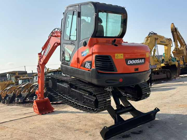 Used excavator doosan dx60 excavators earth-moving machinery doosan dx60 dx80 dx75 dx225 dh60 dh60-7for sale - Гусеничный экскаватор: фото 5 Used excavator doosan dx60 excavators earth-moving machinery doosan dx60 dx80 dx75 dx225 dh60 dh60-7for sale - Гусеничный экскаватор: фото 5