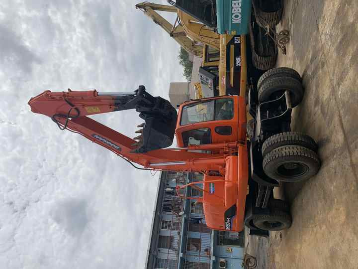 Used excavator doosan dx60 excavators earth-moving machinery doosan dx60 dx80 dx75 dx225 dh60 dh60-7for sale - Гусеничный экскаватор: фото 3 Used excavator doosan dx60 excavators earth-moving machinery doosan dx60 dx80 dx75 dx225 dh60 dh60-7for sale - Гусеничный экскаватор: фото 3