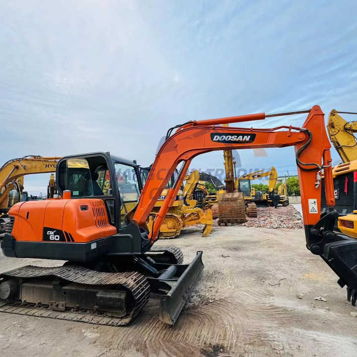 Used excavator doosan dx60 excavators earth-moving machinery doosan dx60 dx80 dx75 dx225 dh60 dh60-7for sale - Гусеничный экскаватор: фото 1 Used excavator doosan dx60 excavators earth-moving machinery doosan dx60 dx80 dx75 dx225 dh60 dh60-7for sale - Гусеничный экскаватор: фото 1