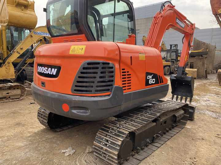 Used excavator doosan dx60 excavators earth-moving machinery doosan dx60 dx80 dx75 dx225 dh60 dh60-7for sale - Гусеничный экскаватор: фото 2 Used excavator doosan dx60 excavators earth-moving machinery doosan dx60 dx80 dx75 dx225 dh60 dh60-7for sale - Гусеничный экскаватор: фото 2