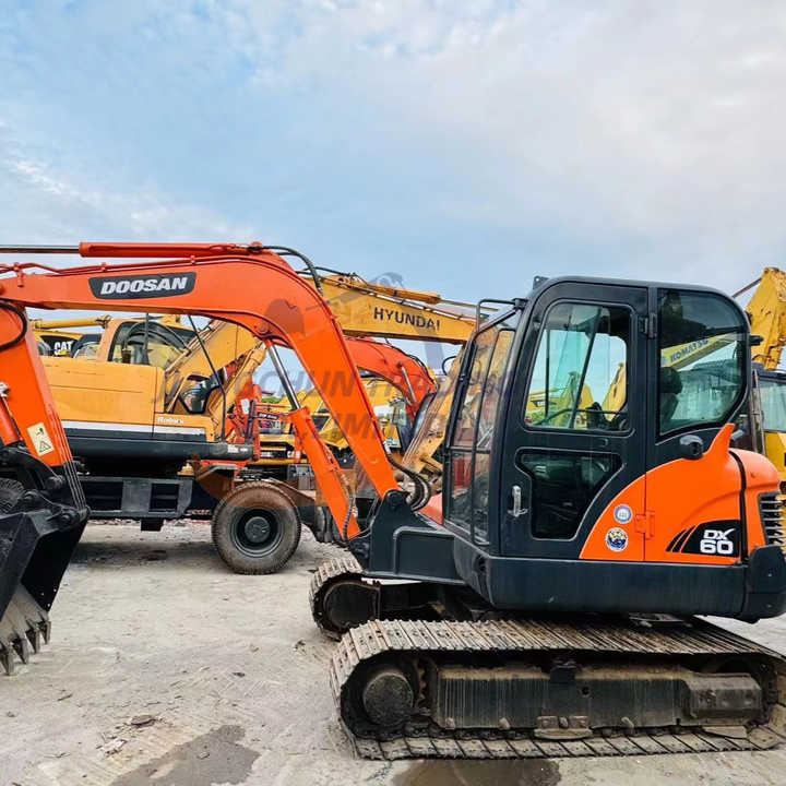 Used excavator doosan dx60 excavators earth-moving machinery doosan dx60 dx80 dx75 dx225 dh60 dh60-7for sale - Гусеничный экскаватор: фото 1 Used excavator doosan dx60 excavators earth-moving machinery doosan dx60 dx80 dx75 dx225 dh60 dh60-7for sale - Гусеничный экскаватор: фото 1
