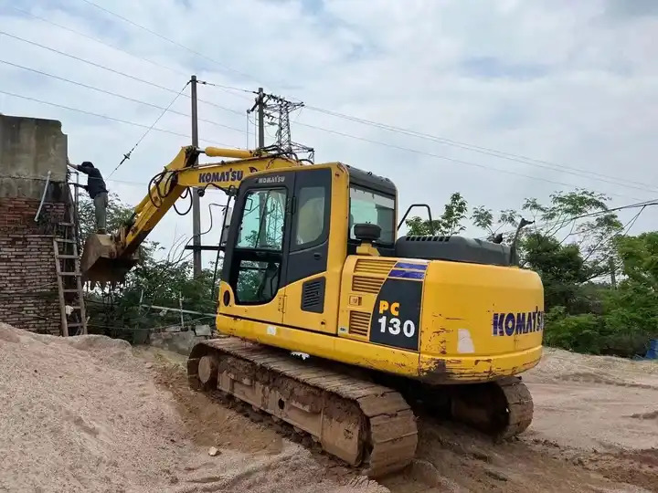Used komatsu medium excavator PC130-7 /KOMATSU 130-7/ used japanese komatsu excavator 13 ton for sale - Гусеничный экскаватор: фото 3 Used komatsu medium excavator PC130-7 /KOMATSU 130-7/ used japanese komatsu excavator 13 ton for sale - Гусеничный экскаватор: фото 3