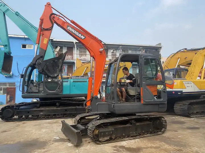 Dx60 dx55 ON SALE Doosan 6ton dx60 Used  excavator in stock - Гусеничный экскаватор: фото 4 Dx60 dx55 ON SALE Doosan 6ton dx60 Used  excavator in stock - Гусеничный экскаватор: фото 4