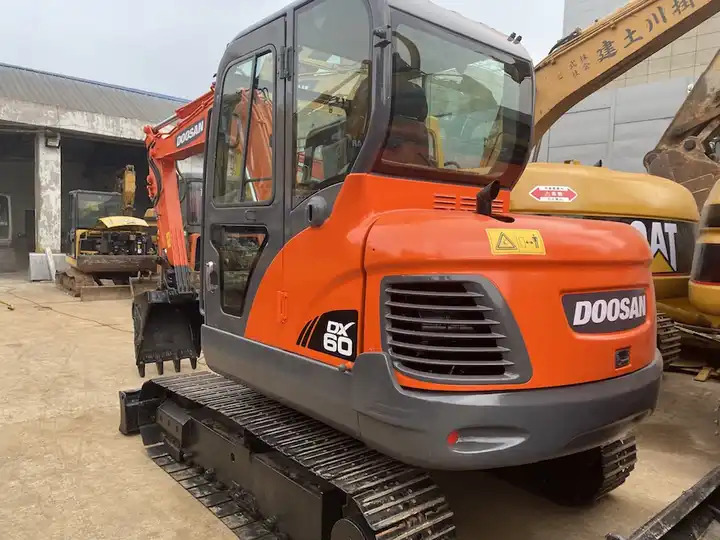 Dx60 dx55 ON SALE Doosan 6ton dx60 Used  excavator in stock - Гусеничный экскаватор: фото 3 Dx60 dx55 ON SALE Doosan 6ton dx60 Used  excavator in stock - Гусеничный экскаватор: фото 3