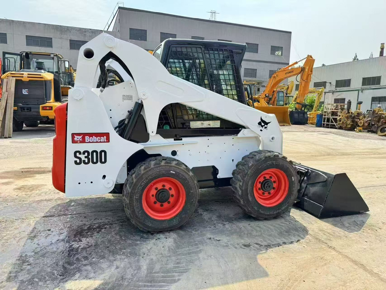 BOBCAT - Мини-погрузчик с бортовым поворотом: фото 5 BOBCAT - Мини-погрузчик с бортовым поворотом: фото 5