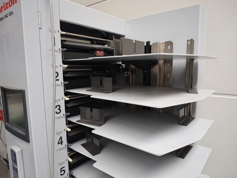 Horizon VAC-100 c | collator | 10 stations | 2008 | 33.2 mio - Печатное оборудование: фото 4 Horizon VAC-100 c | collator | 10 stations | 2008 | 33.2 mio - Печатное оборудование: фото 4