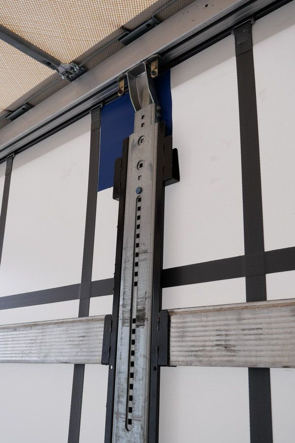 Тентованный полуприцеп Schmitz Cargobull SCS 24 /12642 XL / RUNGENTASCHEN / 2 x LIFT/ROOF: фото 27 Тентованный полуприцеп Schmitz Cargobull SCS 24 /12642 XL / RUNGENTASCHEN / 2 x LIFT/ROOF: фото 27