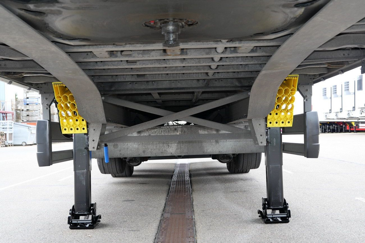 Тентованный полуприцеп Schmitz Cargobull SCS 24 /12642 XL / RUNGENTASCHEN / 2 x LIFT/ROOF: фото 10 Тентованный полуприцеп Schmitz Cargobull SCS 24 /12642 XL / RUNGENTASCHEN / 2 x LIFT/ROOF: фото 10