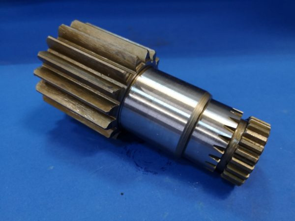 010280A Wałek silnika obrotu Terex TC20 - Поворотный редуктор для Строительной техники: фото 1 010280A Wałek silnika obrotu Terex TC20 - Поворотный редуктор для Строительной техники: фото 1