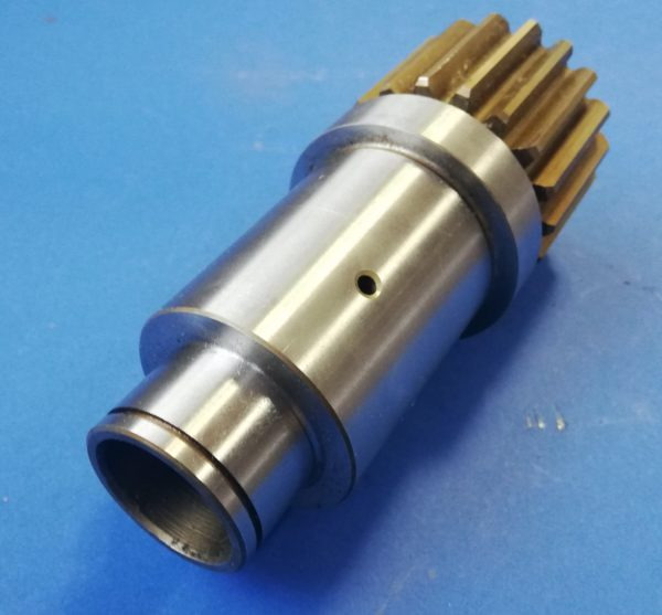 010430A Bobcat 325 swing motor shaft - Поворотный редуктор для Строительной техники: фото 1 010430A Bobcat 325 swing motor shaft - Поворотный редуктор для Строительной техники: фото 1