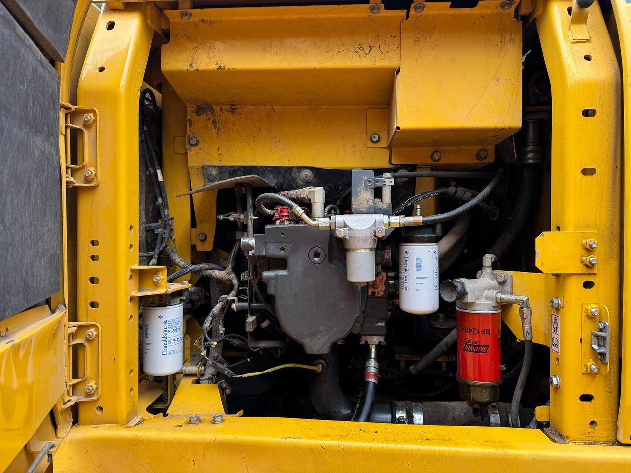 KOMATSU PC210LC-11 - Гусеничный экскаватор: фото 3 KOMATSU PC210LC-11 - Гусеничный экскаватор: фото 3