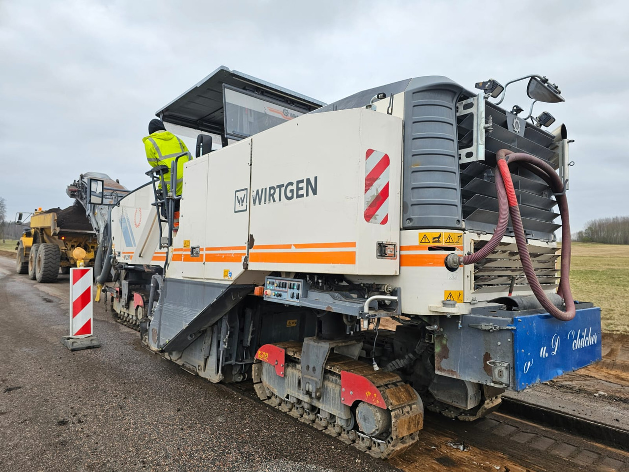 WIRTGEN W220 - Дорожная фреза: фото 2 WIRTGEN W220 - Дорожная фреза: фото 2