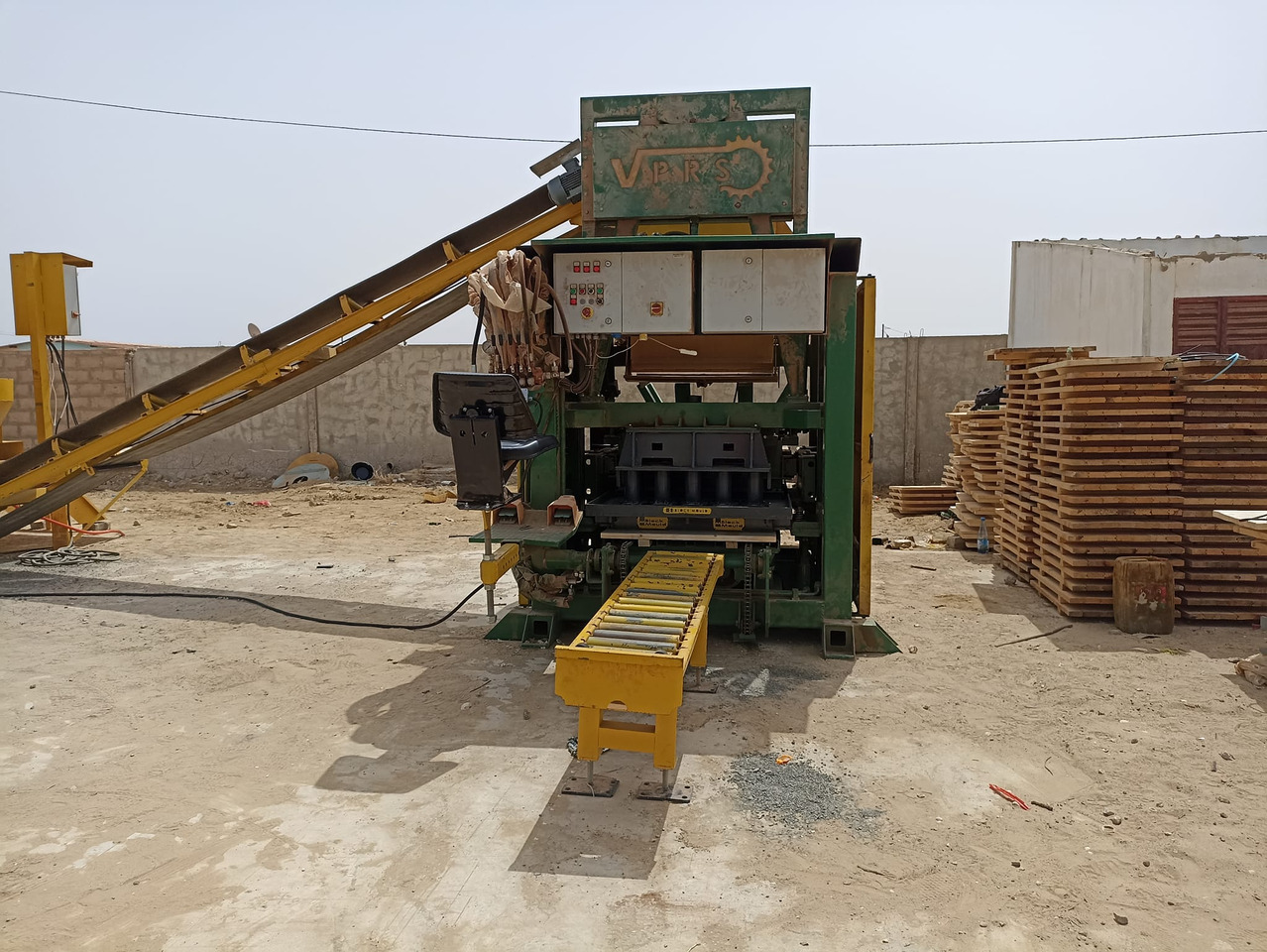 Economic Block Making Machine - Вибропресс: фото 5 Economic Block Making Machine - Вибропресс: фото 5